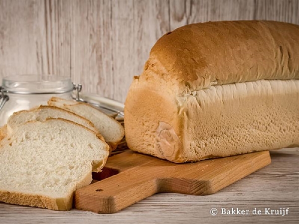 Brood zout arm wit heel gesneden