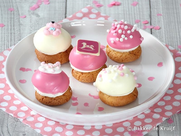 Geboorte luxe koek roze 5 stuks (Banketbakker)